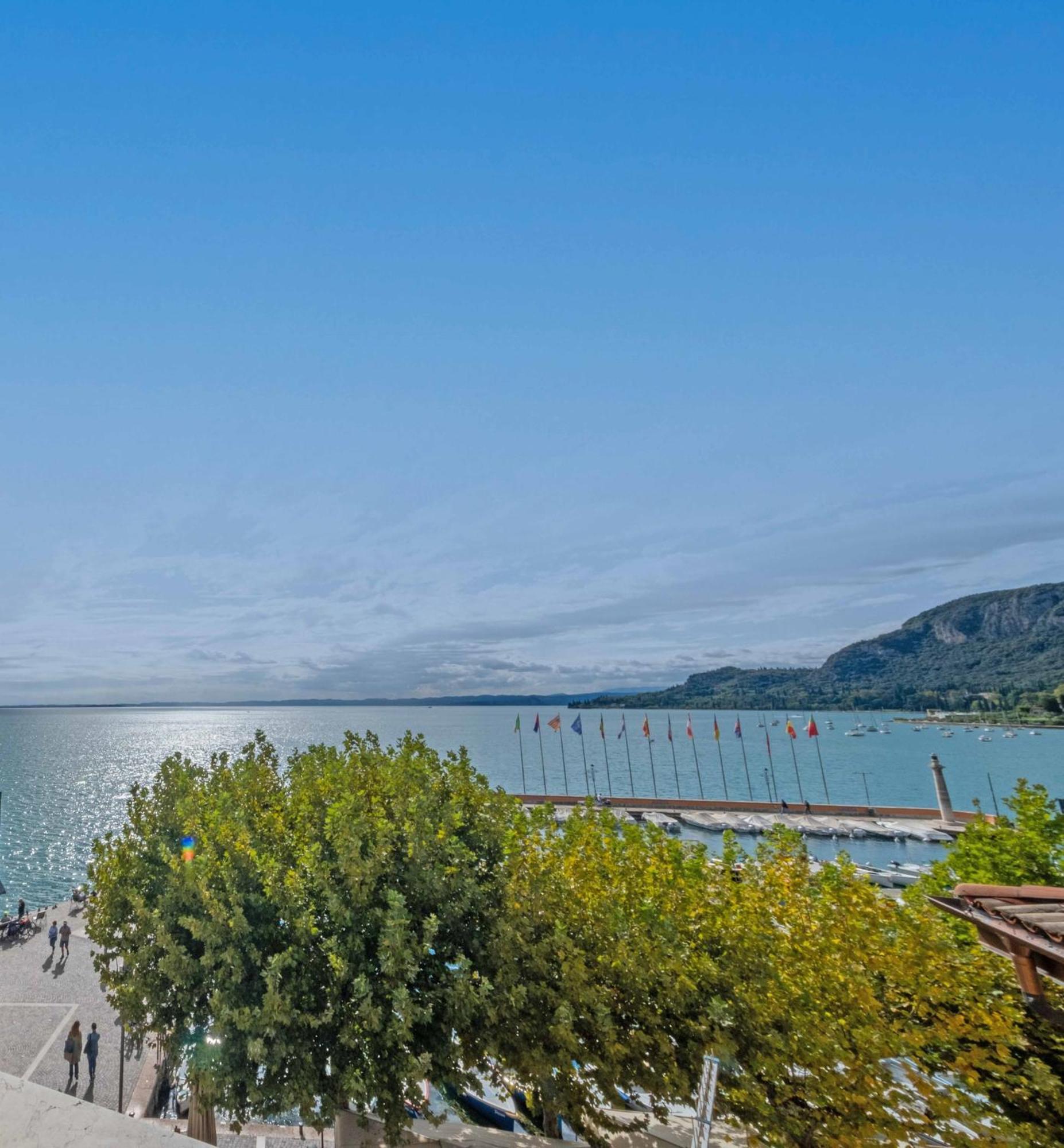 Apartmentsgarda - Baia Del Garda 5 Bagian luar foto